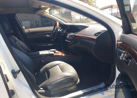 2012 Mercedes-Benz S 550 z USA, uszkodzony, nr VIN WDDNG7DB4CA423383